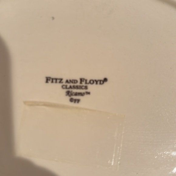 Fitz and Floyd Classics Ricamo Covered Vegetable Dish - Picture 7 of 16